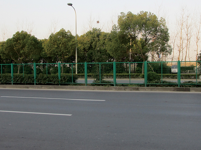 圍牆(qiang)護(hu)欄圖片(pian)